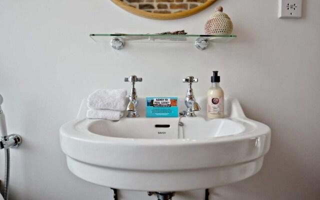 Bright and Stylish 2 Bed apt W/garden in Hoxton