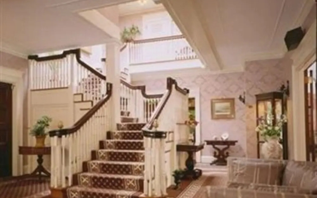 Gateways Inn & Restaurant