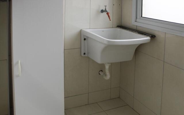 A011 - Apto com churrasqueira e 2 vagas de garagem