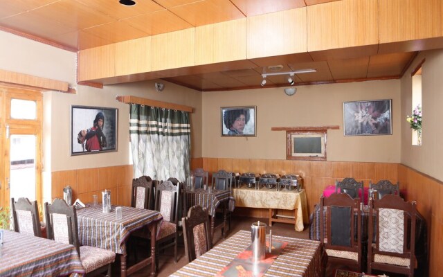 OYO 13759 Hotel Galwan Palace