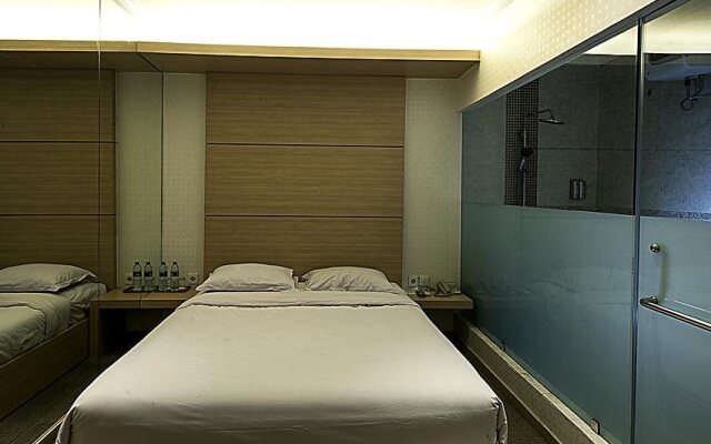 Hins Hotel