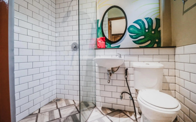 RedDoorz Plus near Mall Slipi Jaya