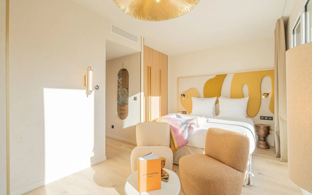 Yuna Porte Maillot - ApartHotel