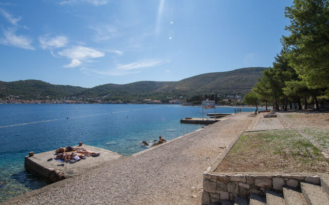Hotel Issa