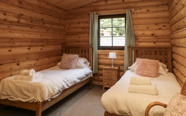Welcome Hjem Log Cabin