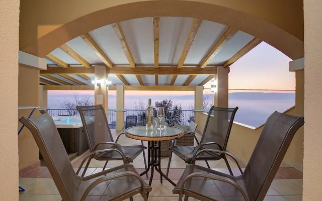 Seabreeze Apartments With Jacuzzi