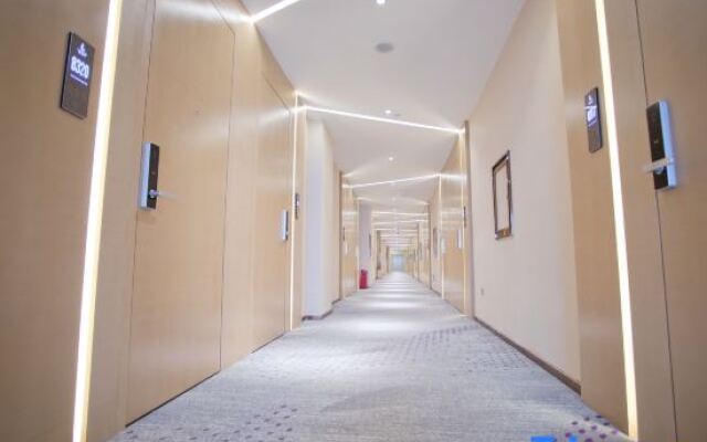 Lavande Hotels·Shenzhen Xili Metro Station