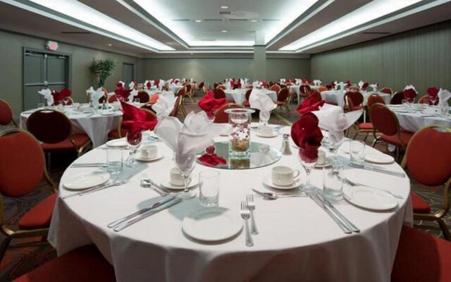 Holiday Inn Toronto Airport East by IHG