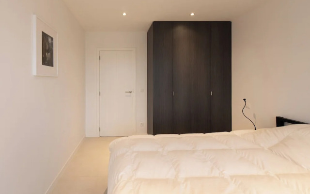 Apartment on Zeedijk With Sea View