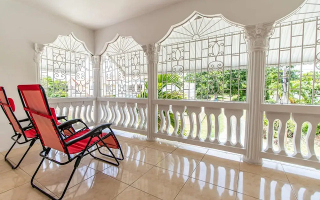 Runaway Bay Gem in Runaway Bay