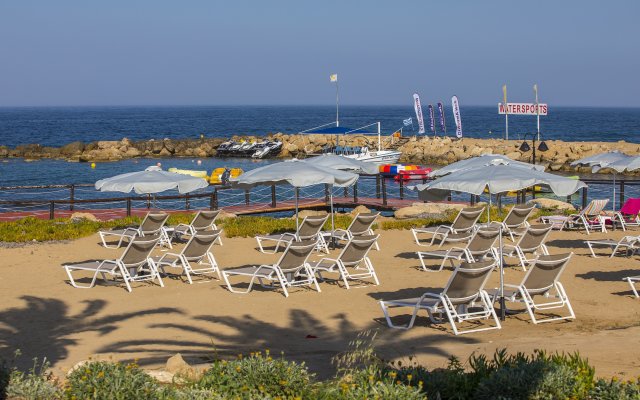 Leonardo Plaza Cypria Maris Beach Hotel & Spa