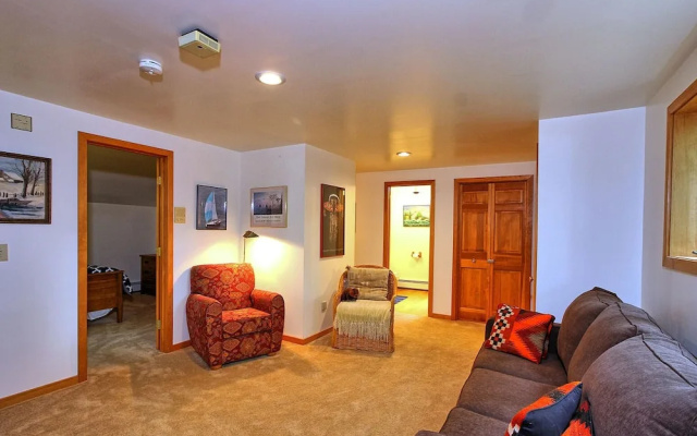 Lakewood Lodge