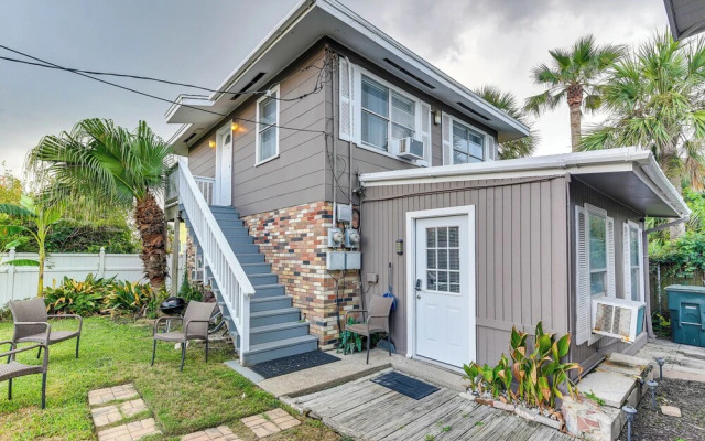 Walk to Beach: Cozy Unit in Galveston!