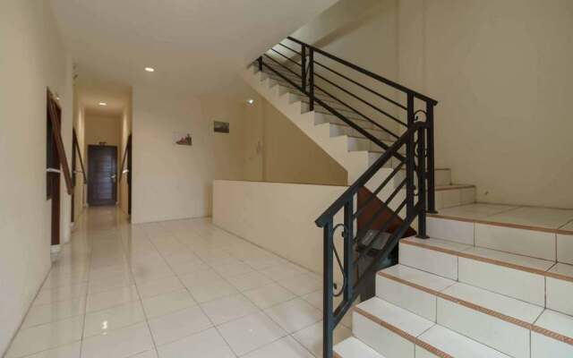 RedDoorz near RS Adam Malik Medan 2