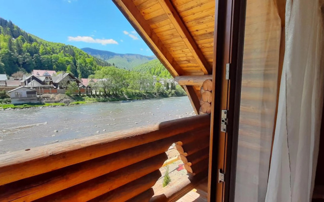 "Обійми гір"Котеджі