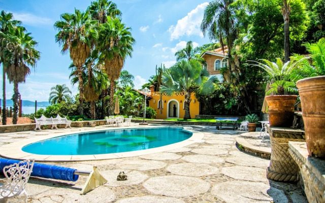 ANANA Rancho San Rafael Master Bedroom