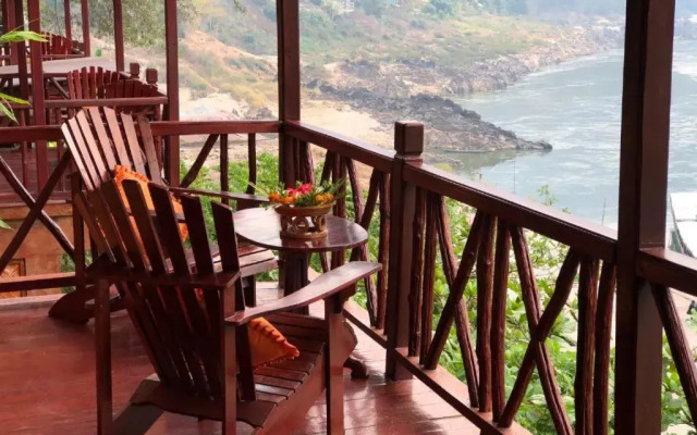 Mekong Riverside Lodge
