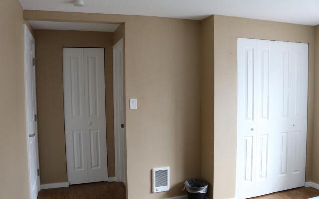 Quiet Clean and Comfortable Room
