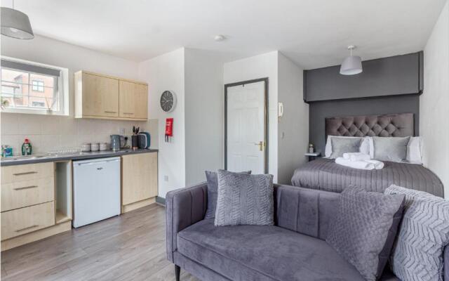Studio Apartment in Worcester City Centre!