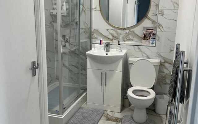 Beautiful 1-bed Apartment in Tipton