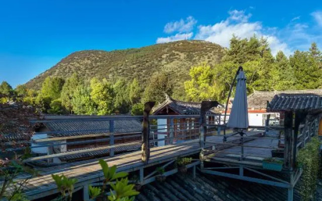 Yixing Thatched Cottage Inn (Lijiang Old Town Dashuiche Branch)