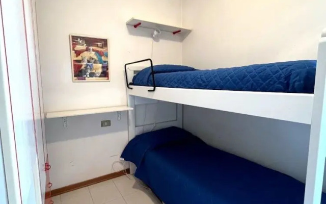 Delightful Seaside Flat With ac - Beahost