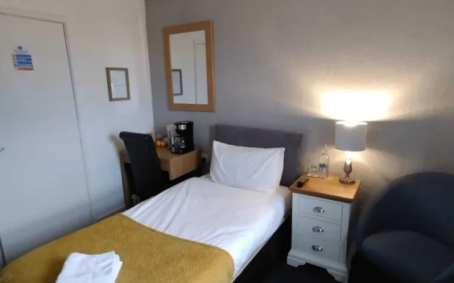 The Crown Inn - By Blunt Bars