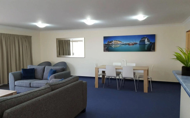 Breakwater Apartments