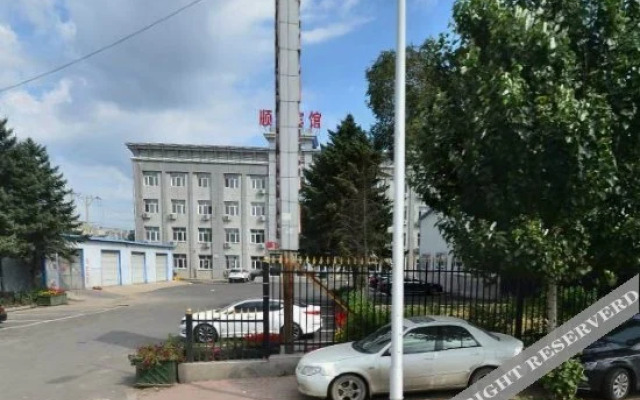 Shunda Business Hotel