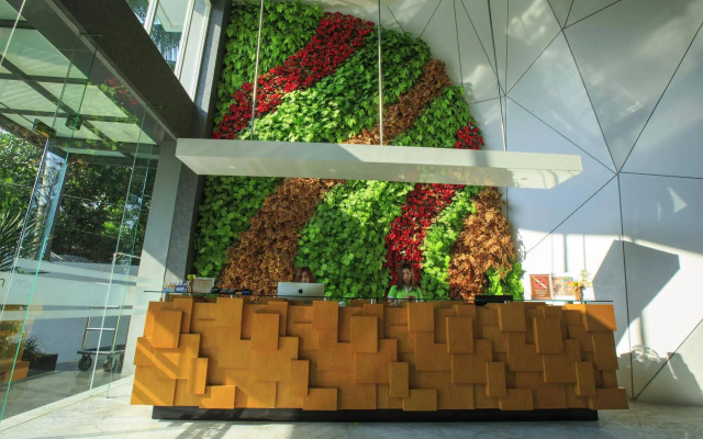 Ascent Hotel and Cafe