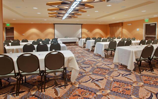 Holiday Inn Express & Suites Sacramento NE Cal Expo by IHG