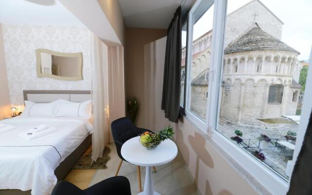 Zoilo Rooms