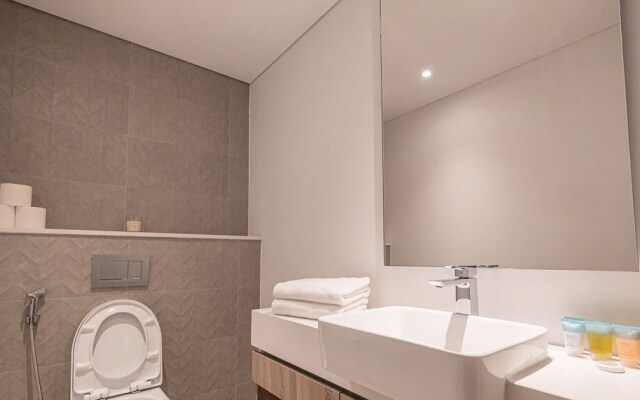 LUX Contemporary Suite Marina View 2