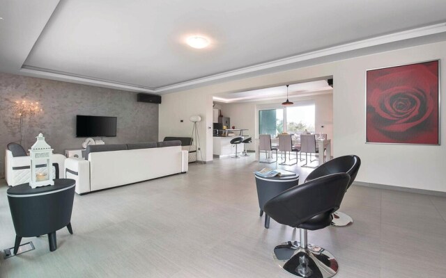 Awesome Home in Fazana With Wifi and 5 Bedrooms
