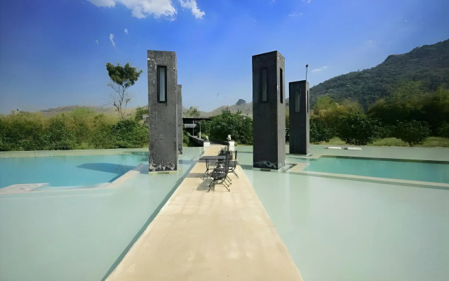 Avartarn Miracles Hotel