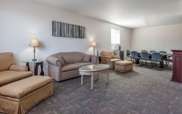 Super 8 Kirkland Lake