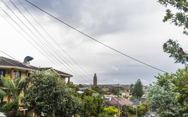 Coogee Beach With AC Close To Beach And City