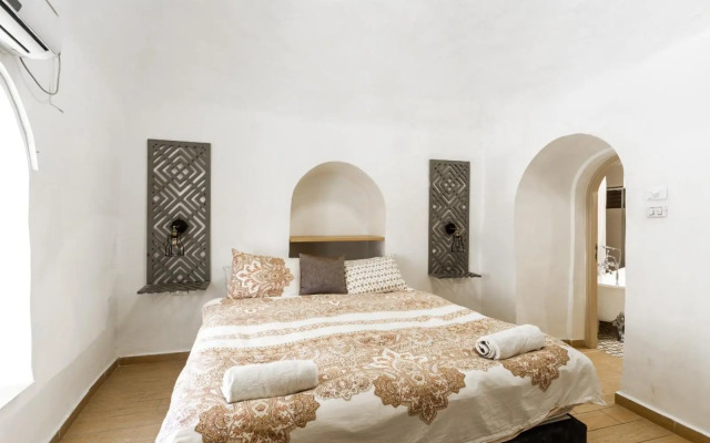 Private House 5 BDR In Mamilla up to 12 People !