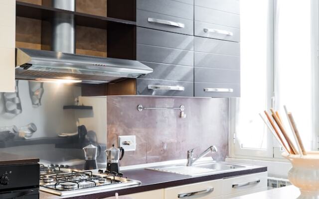 A World Aparts - Frattina Royal