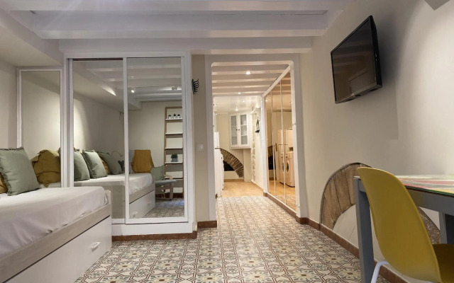 TH143 Studio Old Town