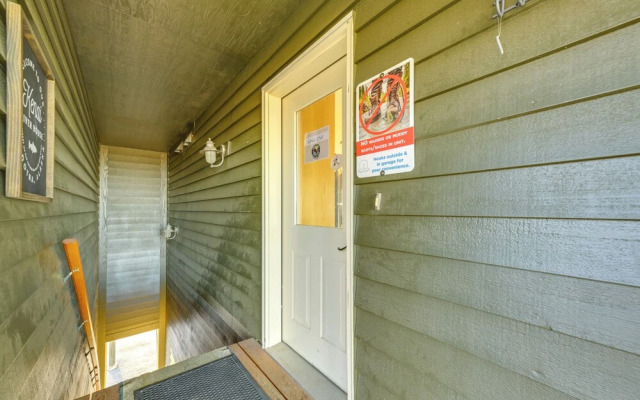 On-site Kenai River Fishing: Soldotna Apartment!