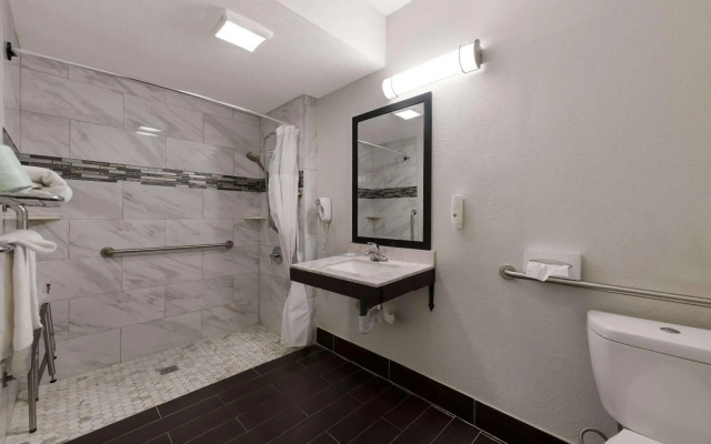 Quality Inn Merriam - Kansas City