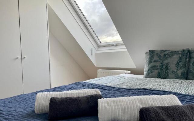 ECA Rooftop Live - Private Rooms & Serviced Apartments