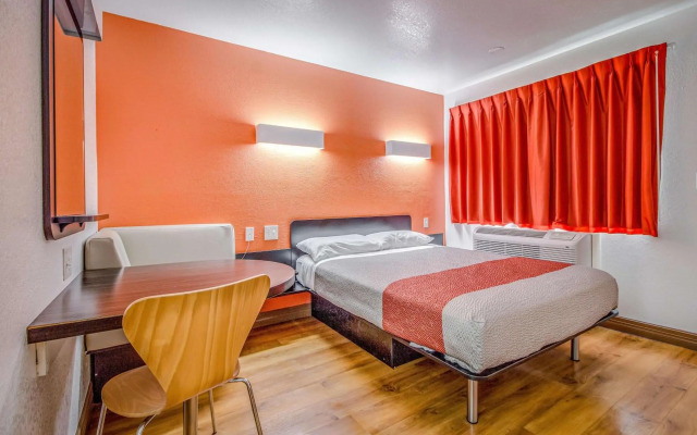 Motel 6 Conroe, TX