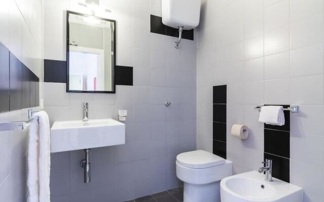 Four Rooms - Quattru Stansie