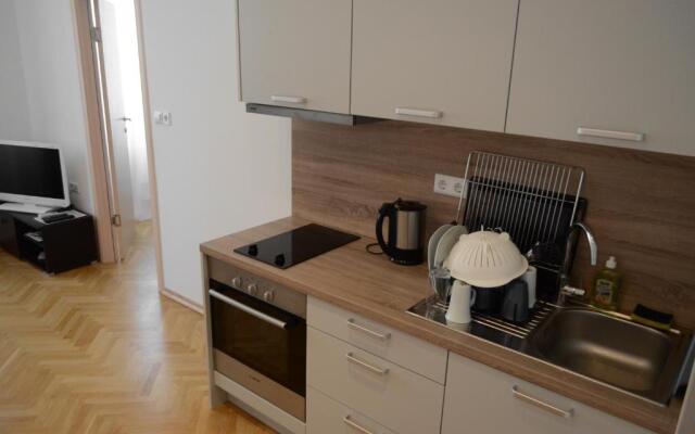 Apartment Milani with private garage