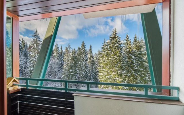 Charming 2-Bedroom, Silver Mountain, A Building