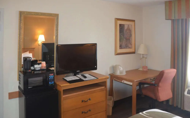 Holiday Inn Express Perrysburg (i-75)