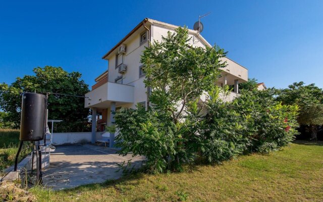 Stunning Home in Barbat-rab With Wifi and 2 Bedrooms