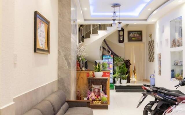 Nhu Huynh Hotel by OYO Rooms